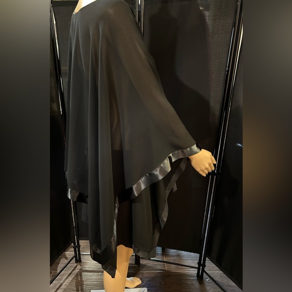 Black sheer shawl with satin edging. Scarf - Picture 6 of 7